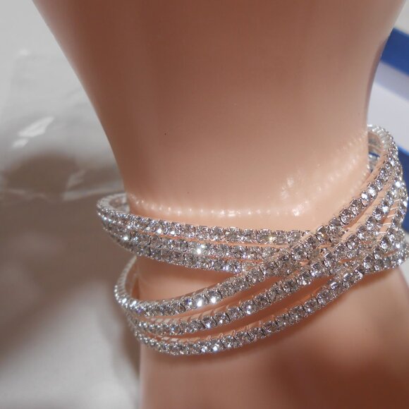 NEW GORGEOUS CLEAR RHINESTONE BANGLE BRACELET ON SILVER BAND IN BLUE JEWELRY BOX - Picture 2 of 9